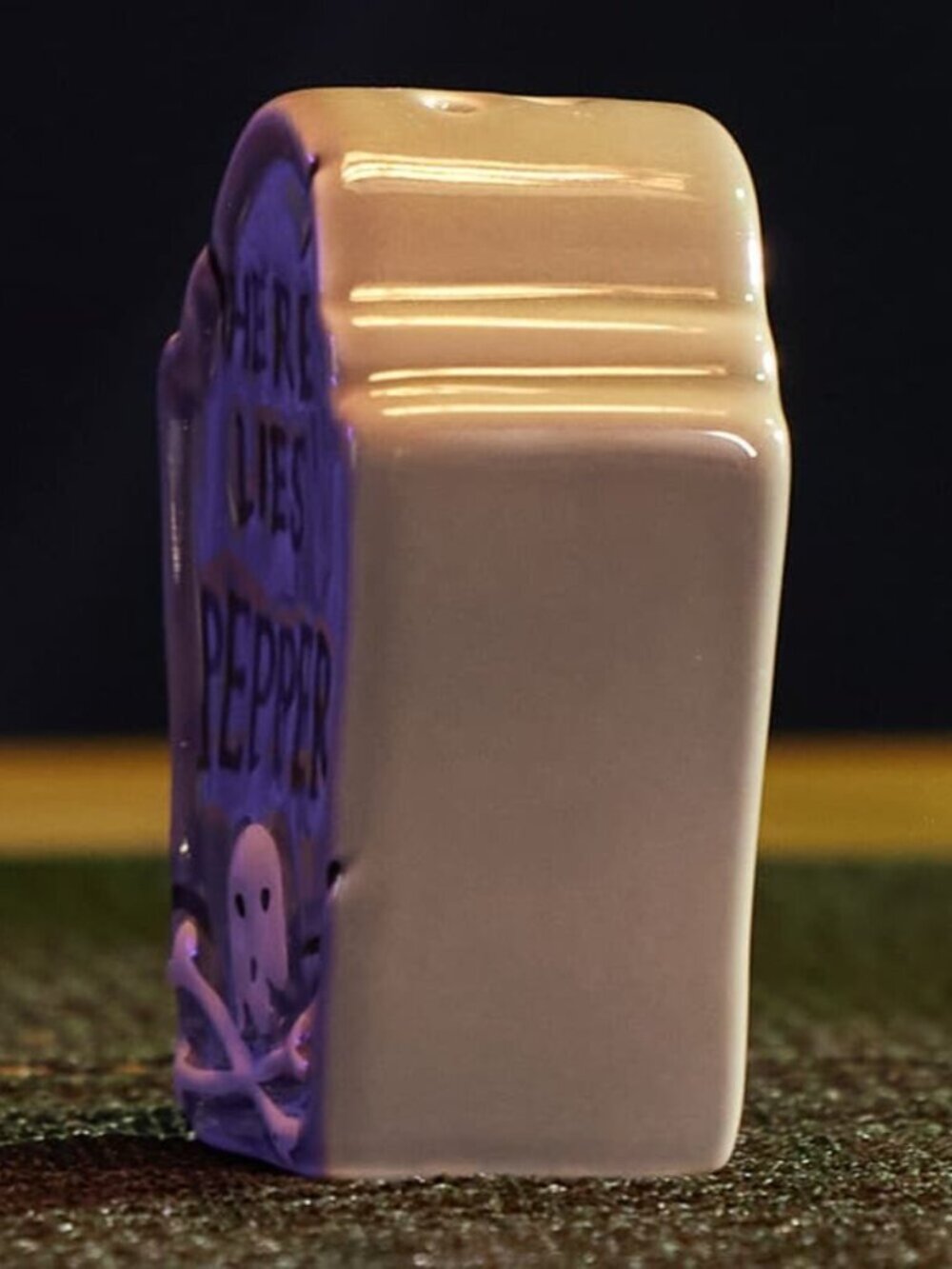 NWT Cracker Barrel Stoneware Spooky Tombstone Salt and Pepper Shakers Halloween - Picture 4 of 5